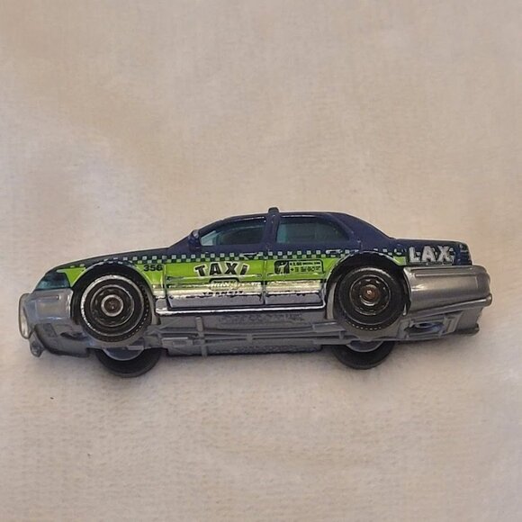 Matchbox 2006 Ford Crown Victoria Taxi Diecast 1:71 Scale Blue Green LAX Transit - Picture 7 of 10